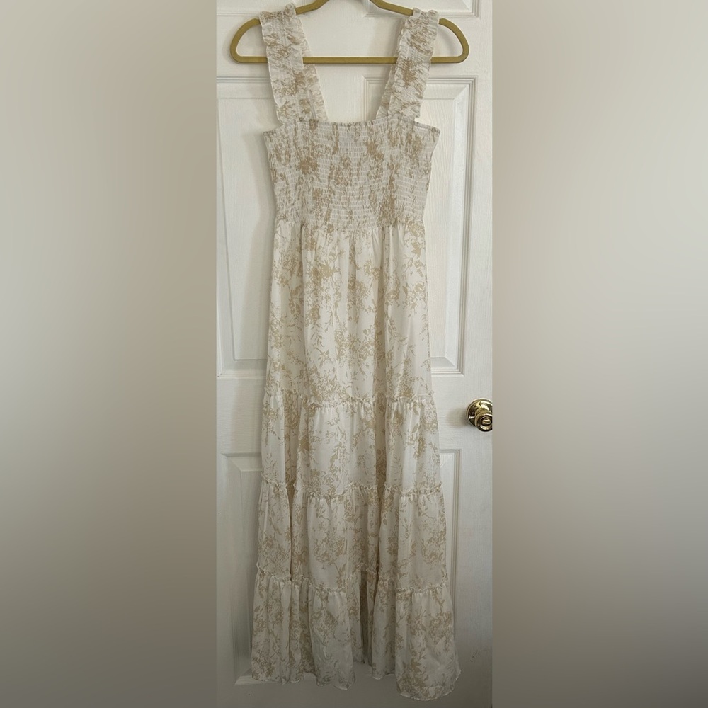 Chic Cream Floral Maxi Dress